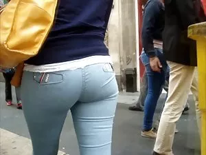 Bitch jerks მისი pus ...