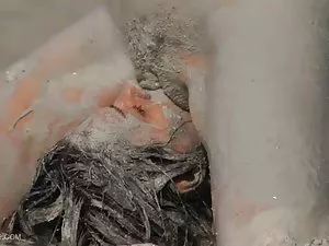 მონა ოთხივე წინ დგას ...
