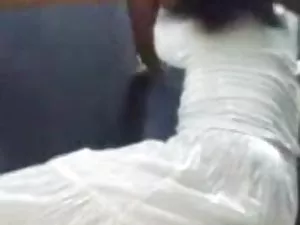ტანია ღრმად პირში თა ...