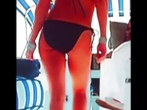 ორი ახალგაზრდა ტენდე ...