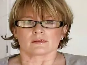 Busty შავგვრემანი So ...