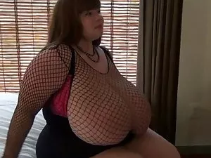 Busty ლათინები ჩაცმუ ...